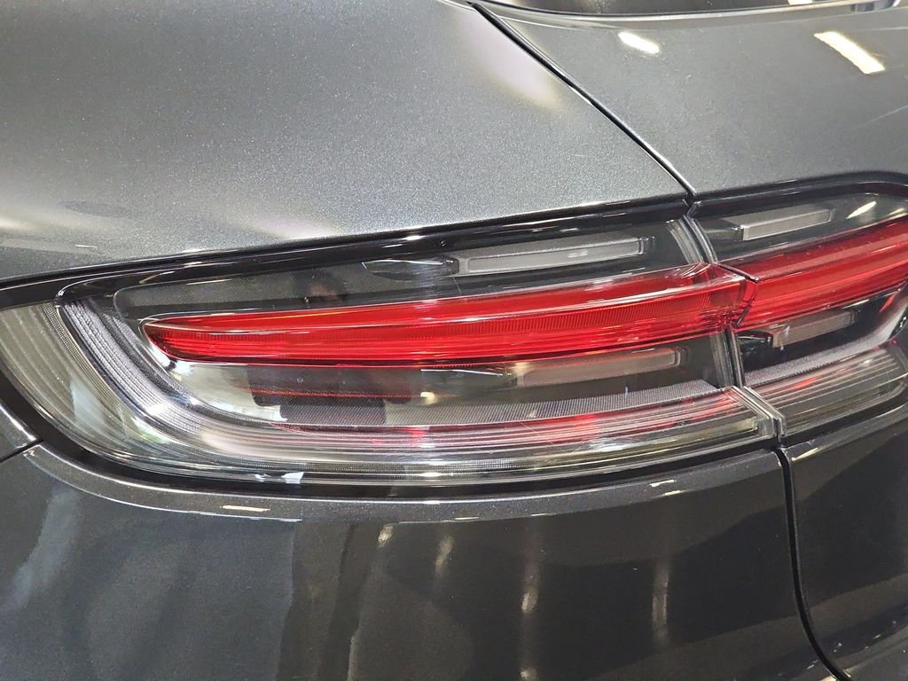 Used 2019 Porsche Macan AWD/4WD image 36