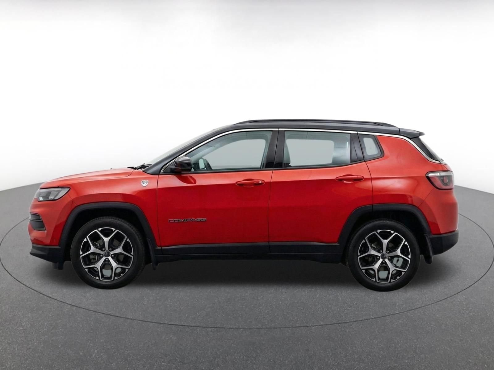 Used 2025 Jeep Compass Limited AWD/4WD image 4