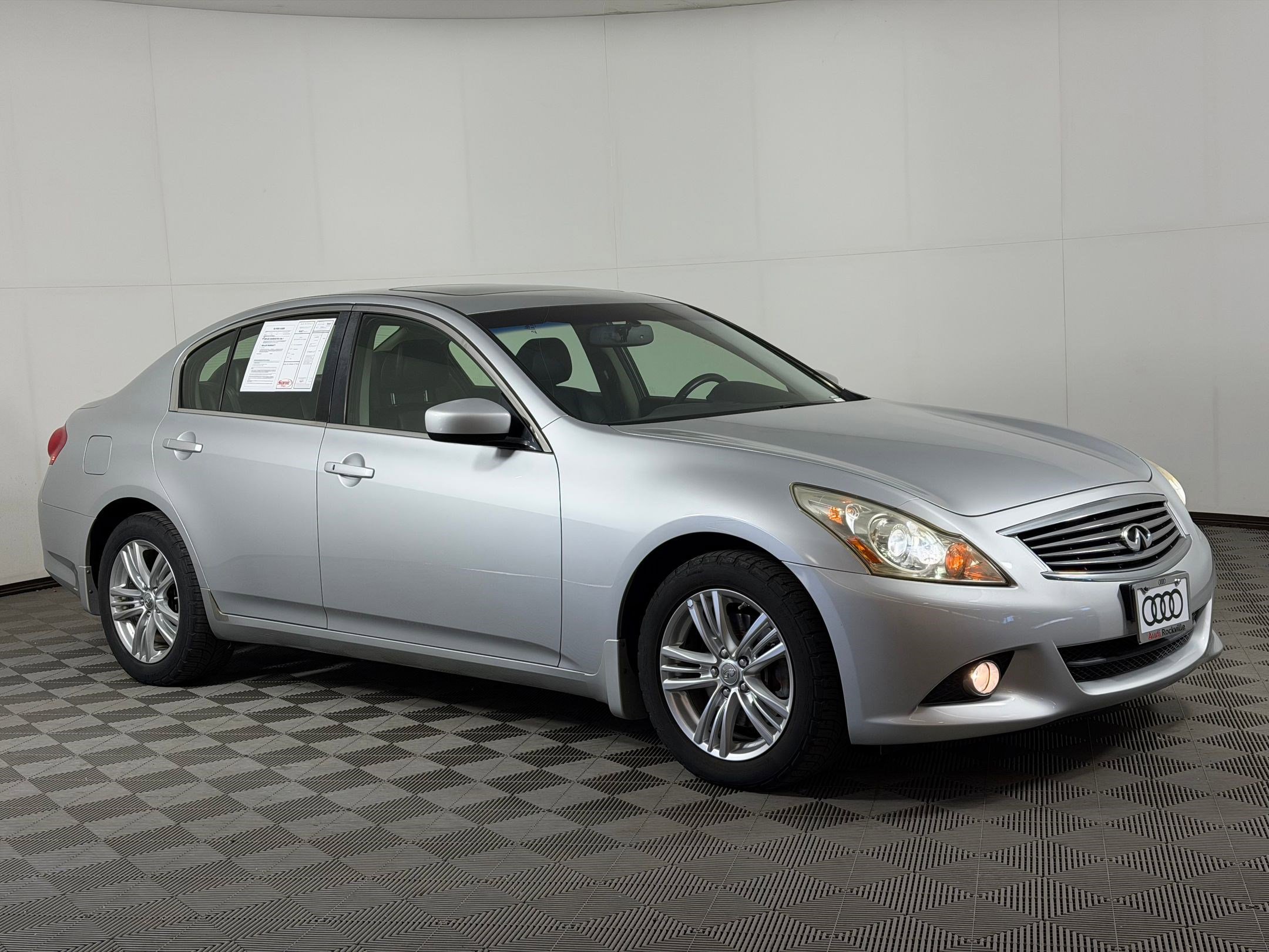 Used 2013 INFINITI G37 x w/ Premium Pkg image 7