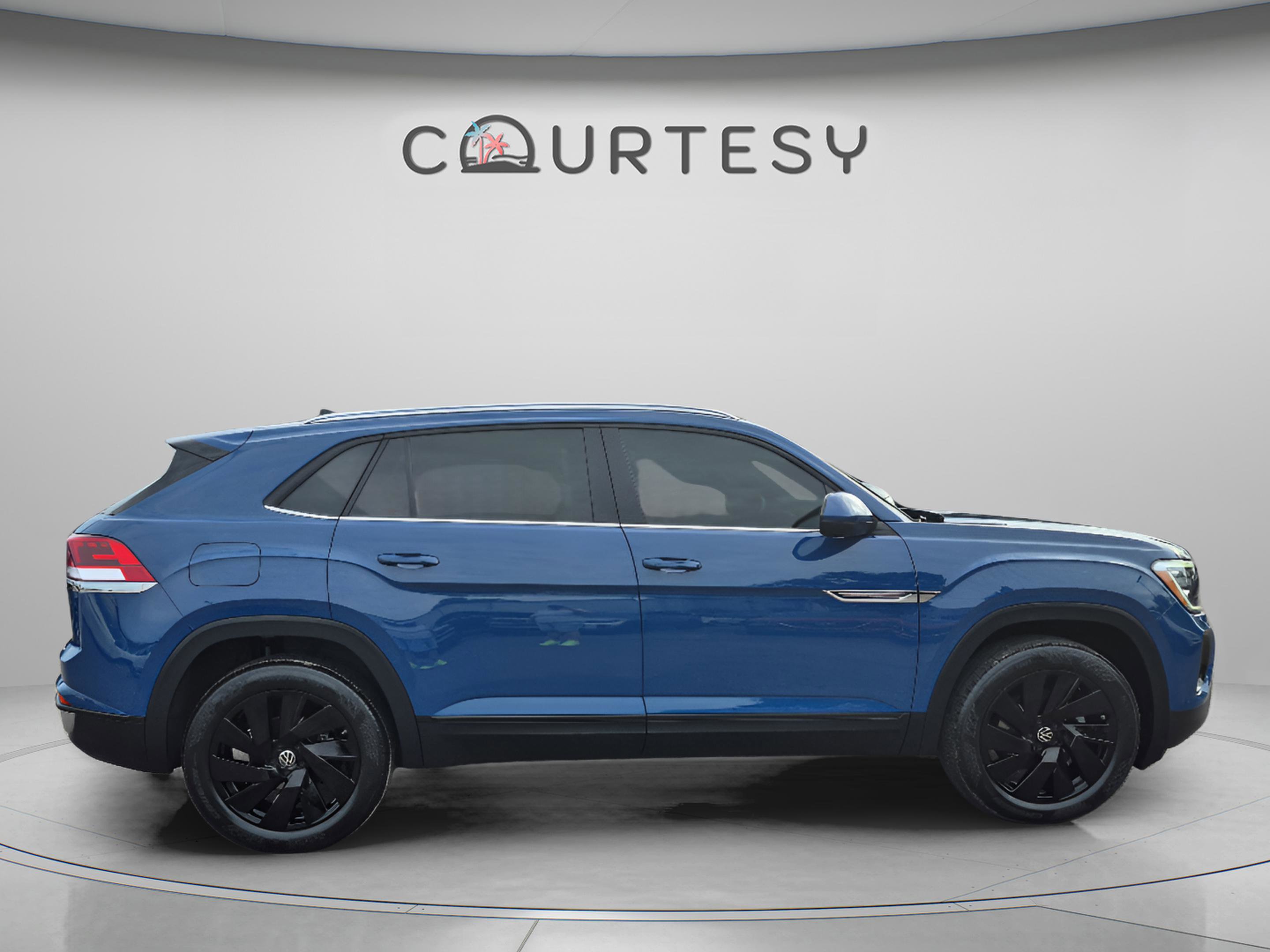 Used 2025 Volkswagen Atlas Cross Sport SE FWD image 6