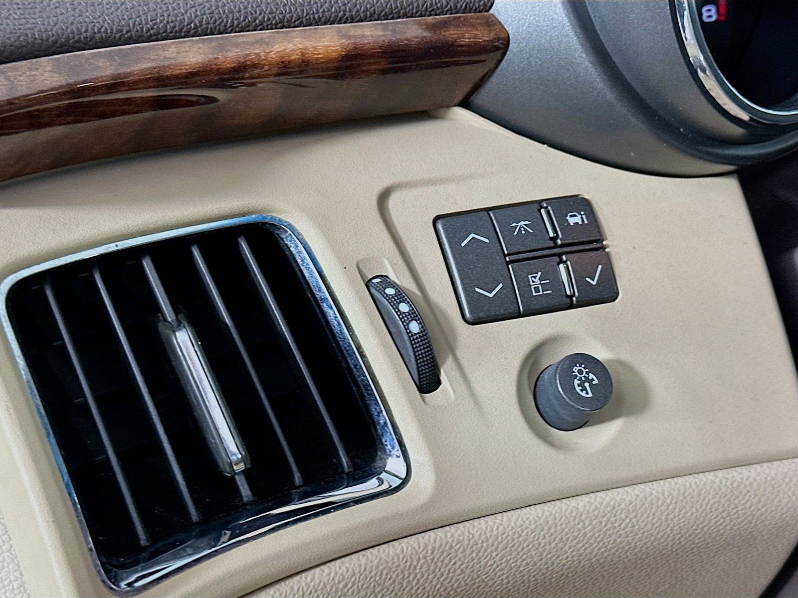 Used 2010 Cadillac CTS Luxury image 11