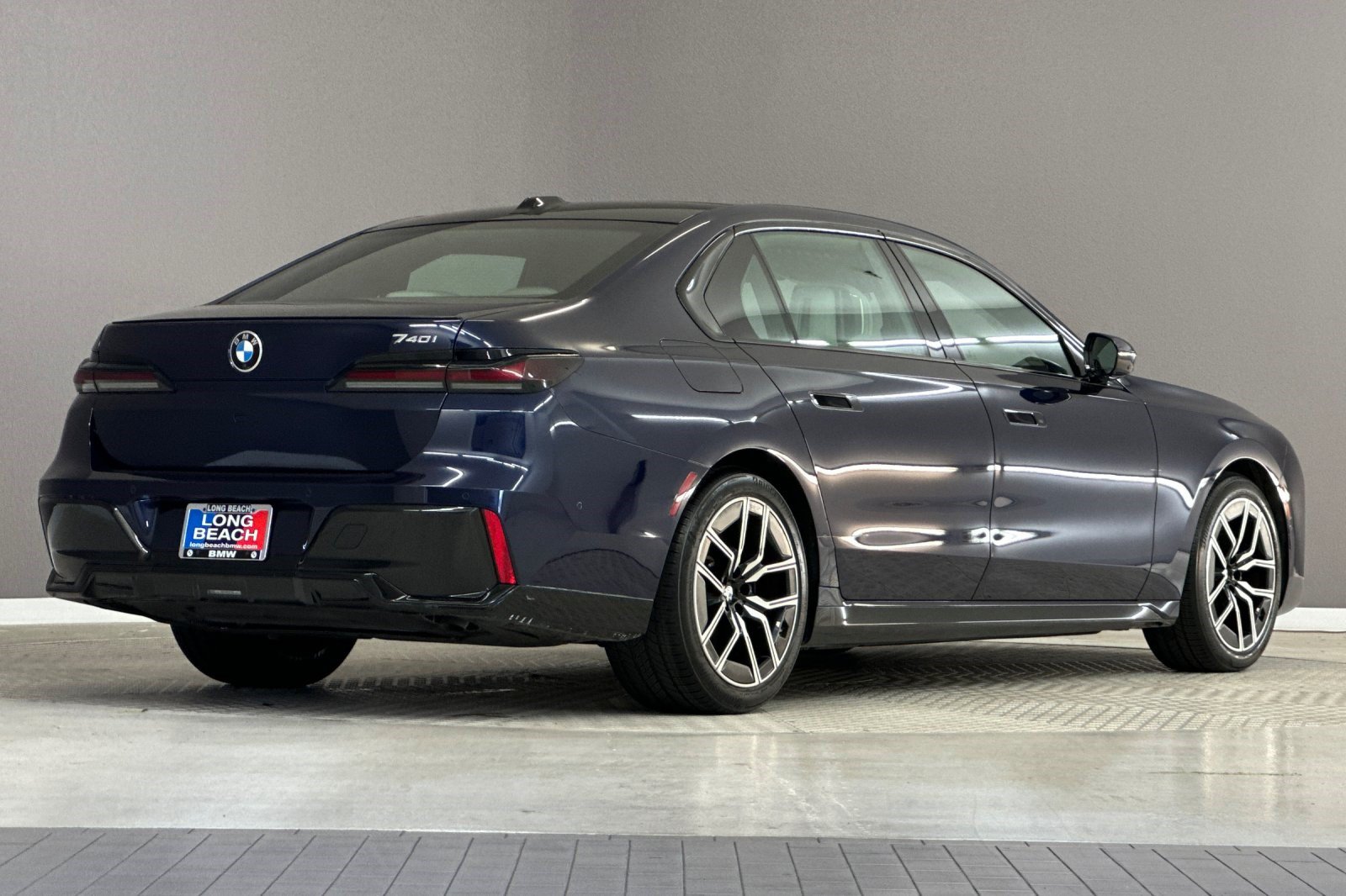 Certified 2023 BMW 740i RWD image 9