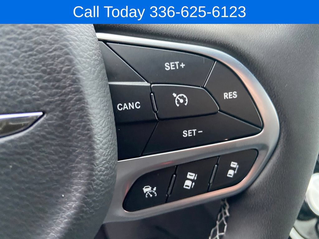 New 2026 Chrysler Pacifica Select FWD image 17
