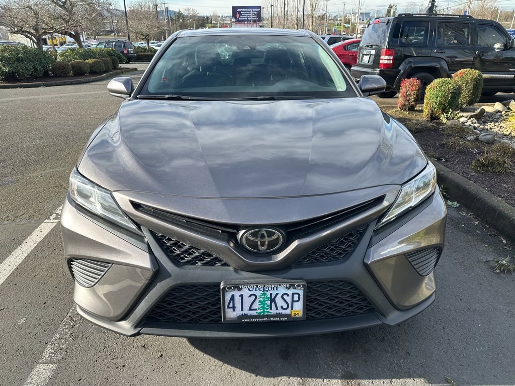Used 2018 Toyota Camry SE image 2