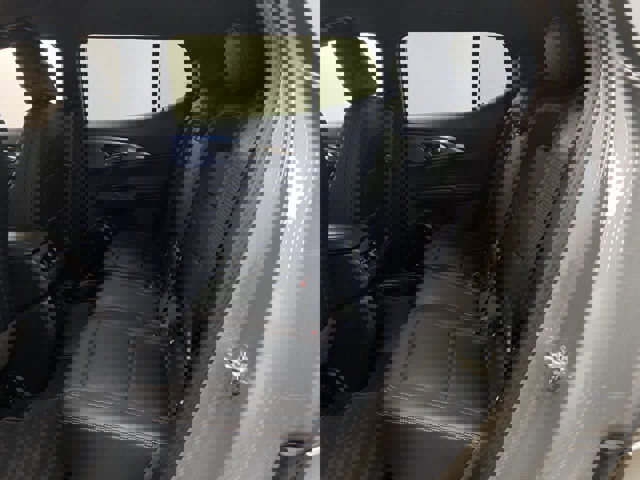 Used 2025 Chevrolet Equinox EV LT w/ Convenience Package image 16