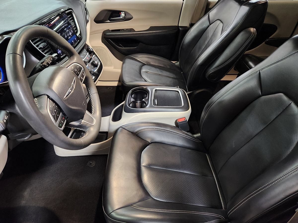 Used 2023 Chrysler Pacifica Touring-L FWD image 29
