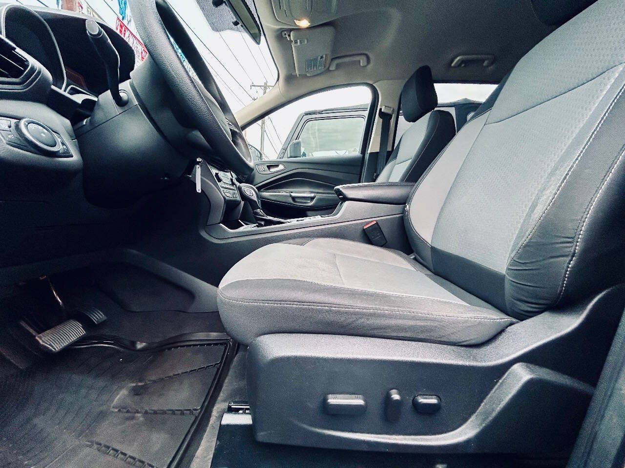 Used 2018 Ford Escape SE image 11