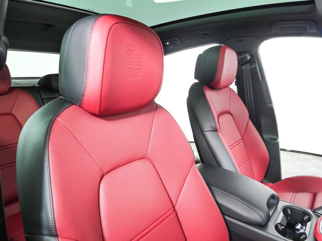 New 2026 Porsche Cayenne Coupe AWD/4WD image 25