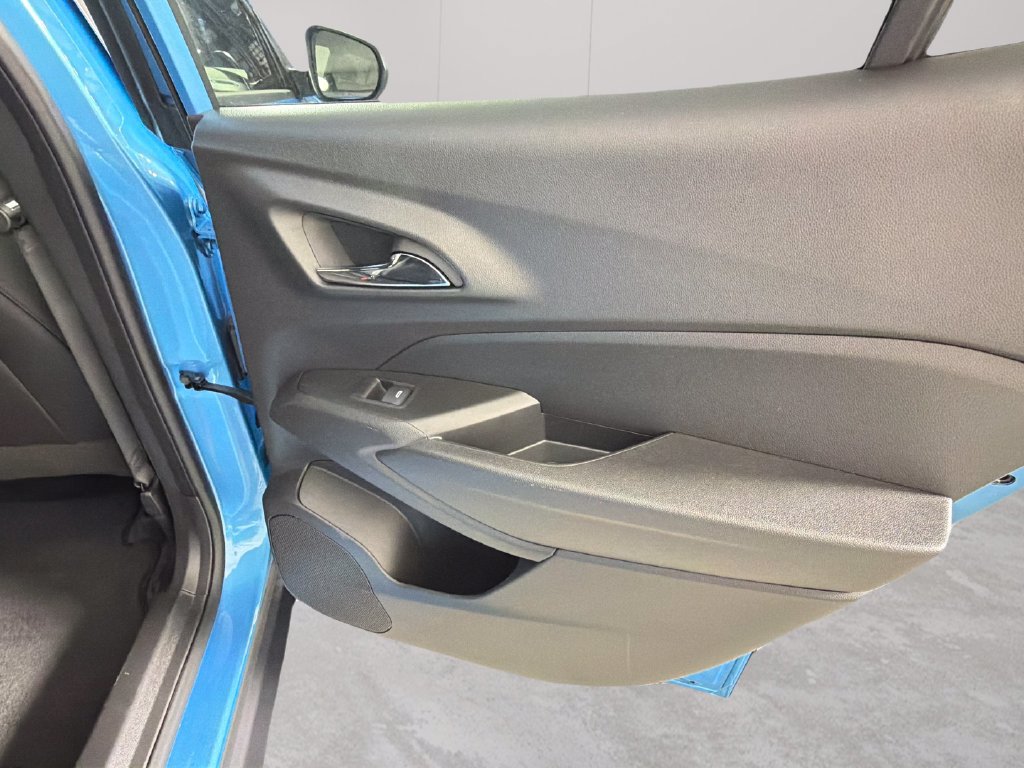 Certified 2025 Chevrolet Trax RS w/ Driver Confidence Package FWD image 34