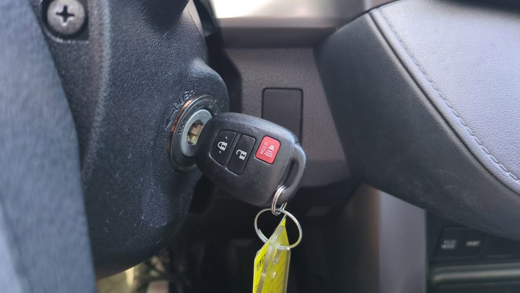 Used 2017 Toyota RAV4 LE image 31