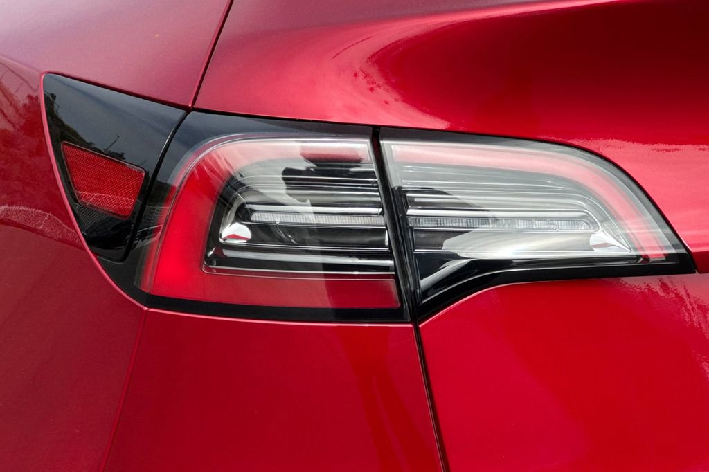 Used 2024 Tesla Model Y 2WD image 33