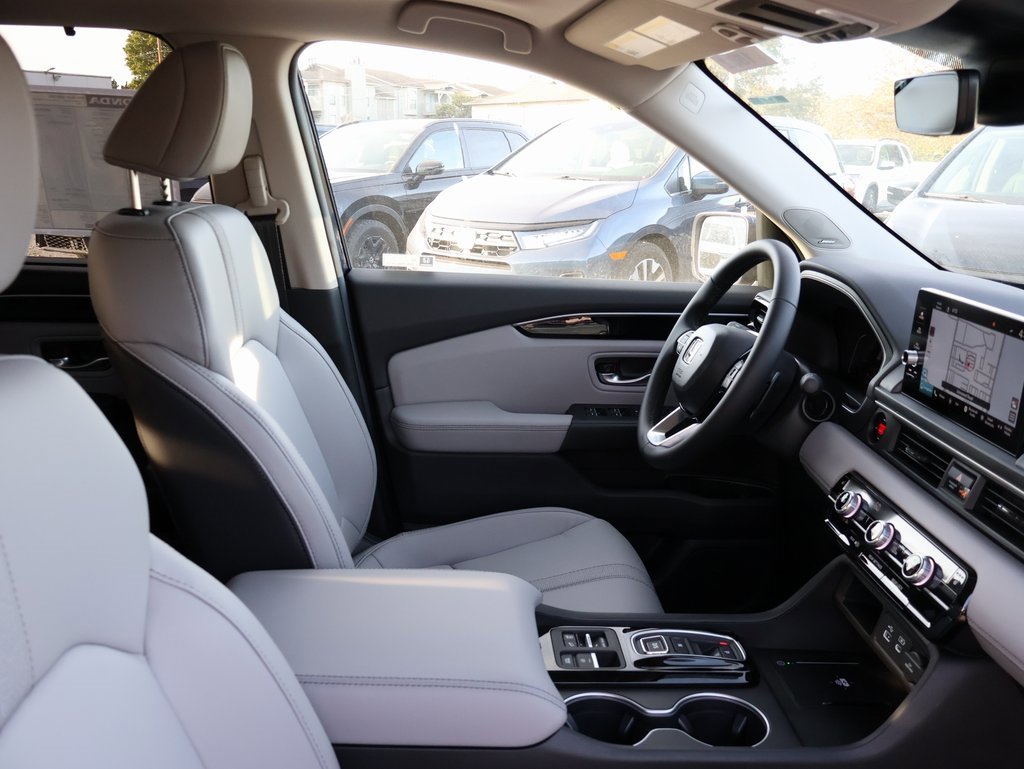 New 2025 Honda Pilot Touring image 6