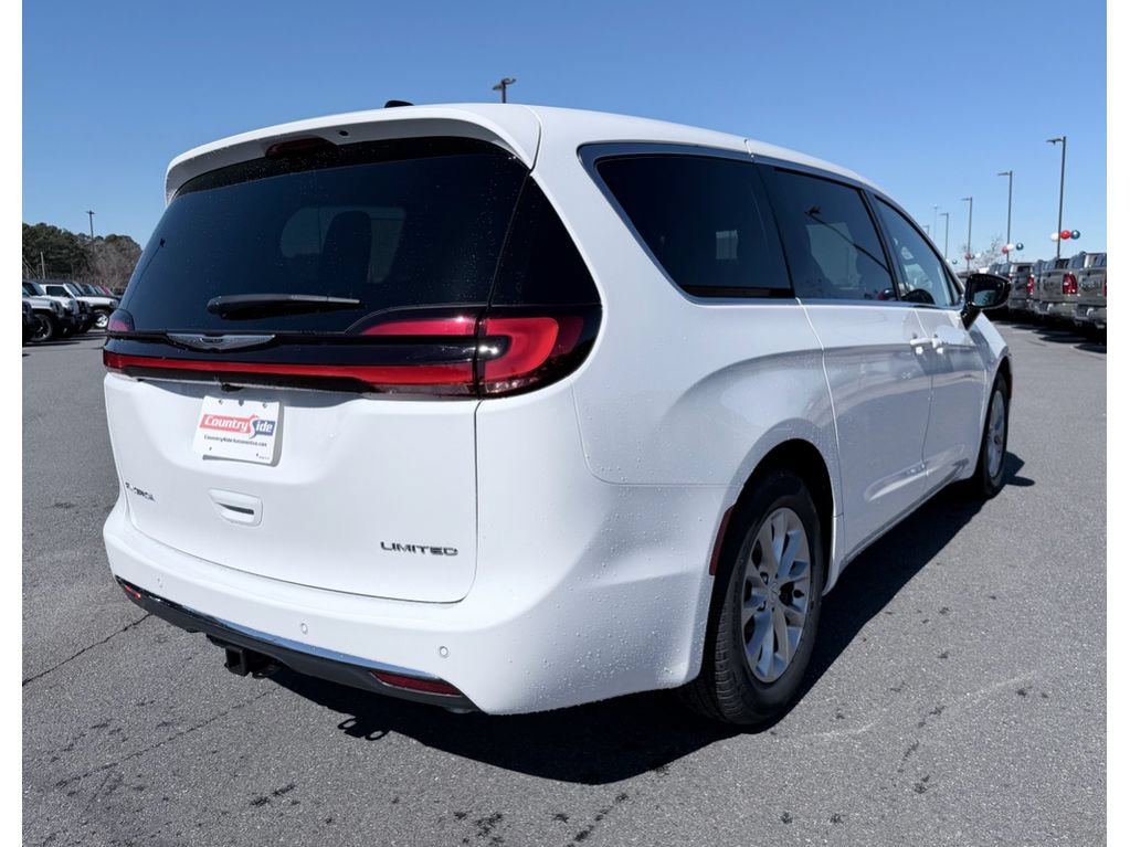 New 2026 Chrysler Pacifica Limited w/ Trailer Tow Group FWD image 6