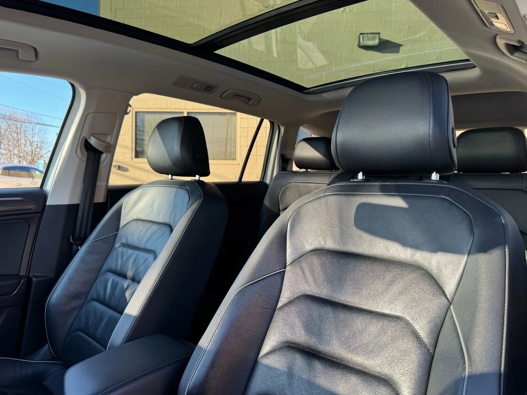 Used 2019 Volkswagen Tiguan SEL Premium w/ 3rd Row Seat Package image 25