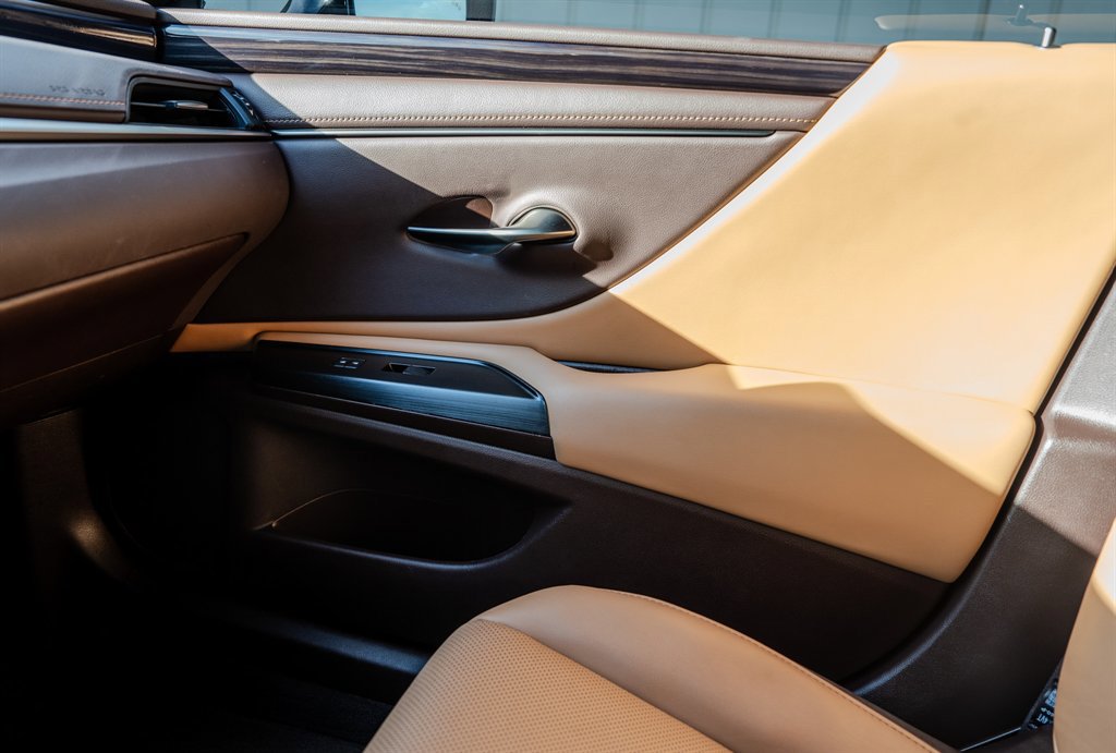 Used 2020 Lexus ES 350 w/ Premium Package image 23