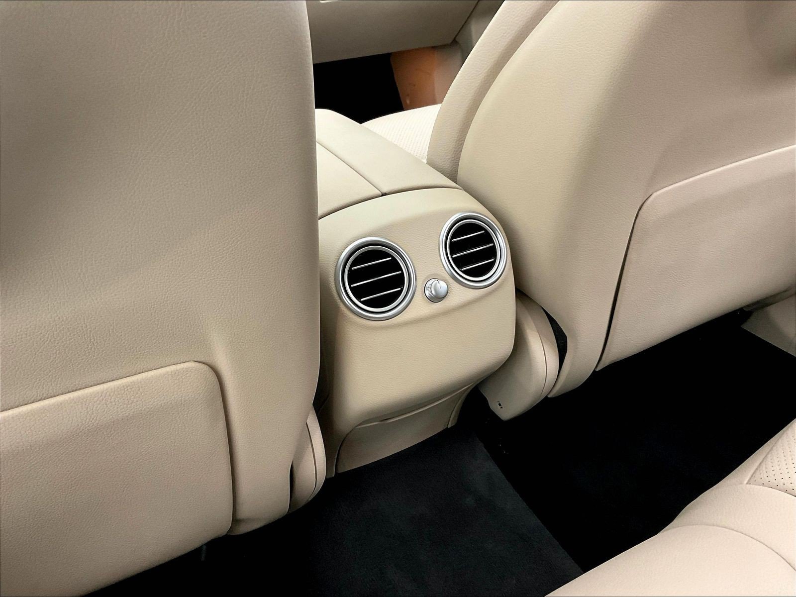 Used 2018 Mercedes-Benz GLC 300 4MATIC image 10