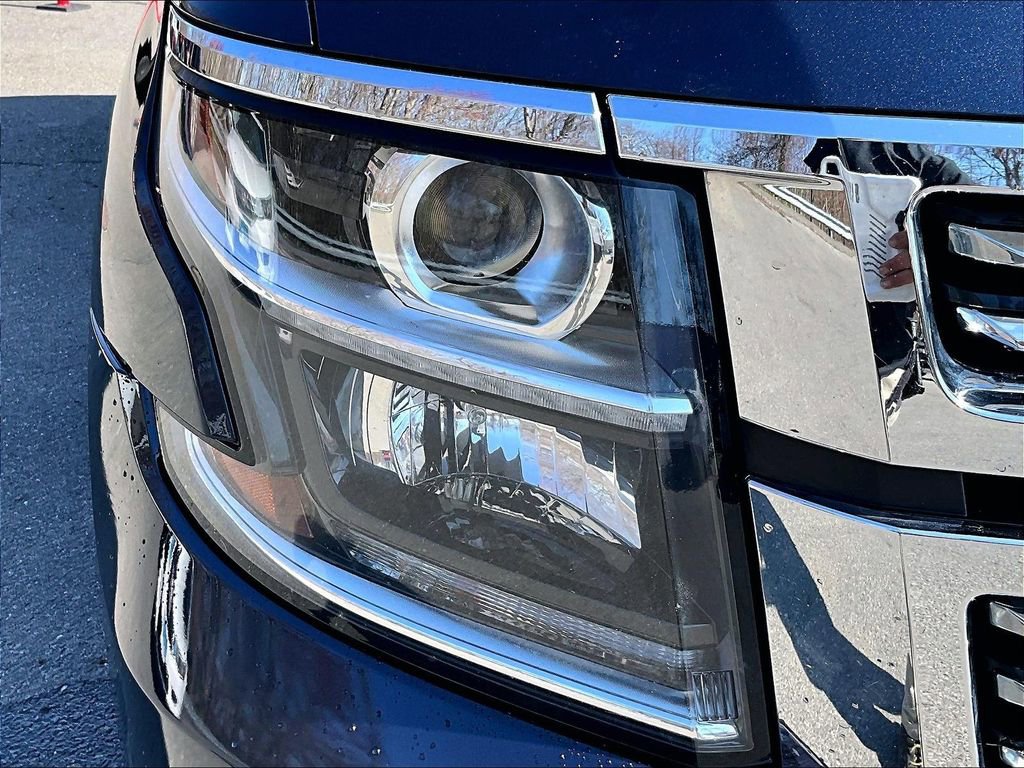 Used 2020 Chevrolet Suburban Premier image 28