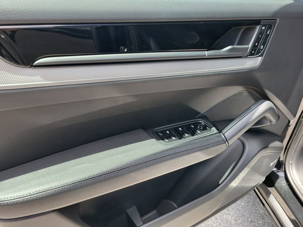 Certified 2025 Porsche Cayenne image 25