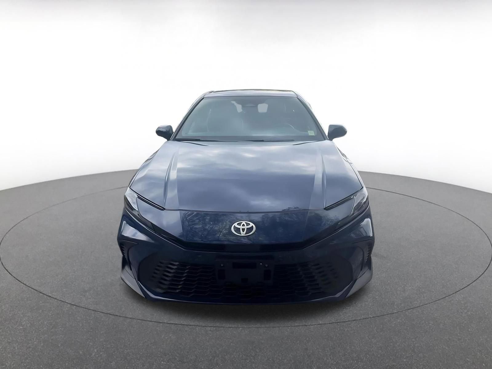 Used 2025 Toyota Camry SE FWD image 4