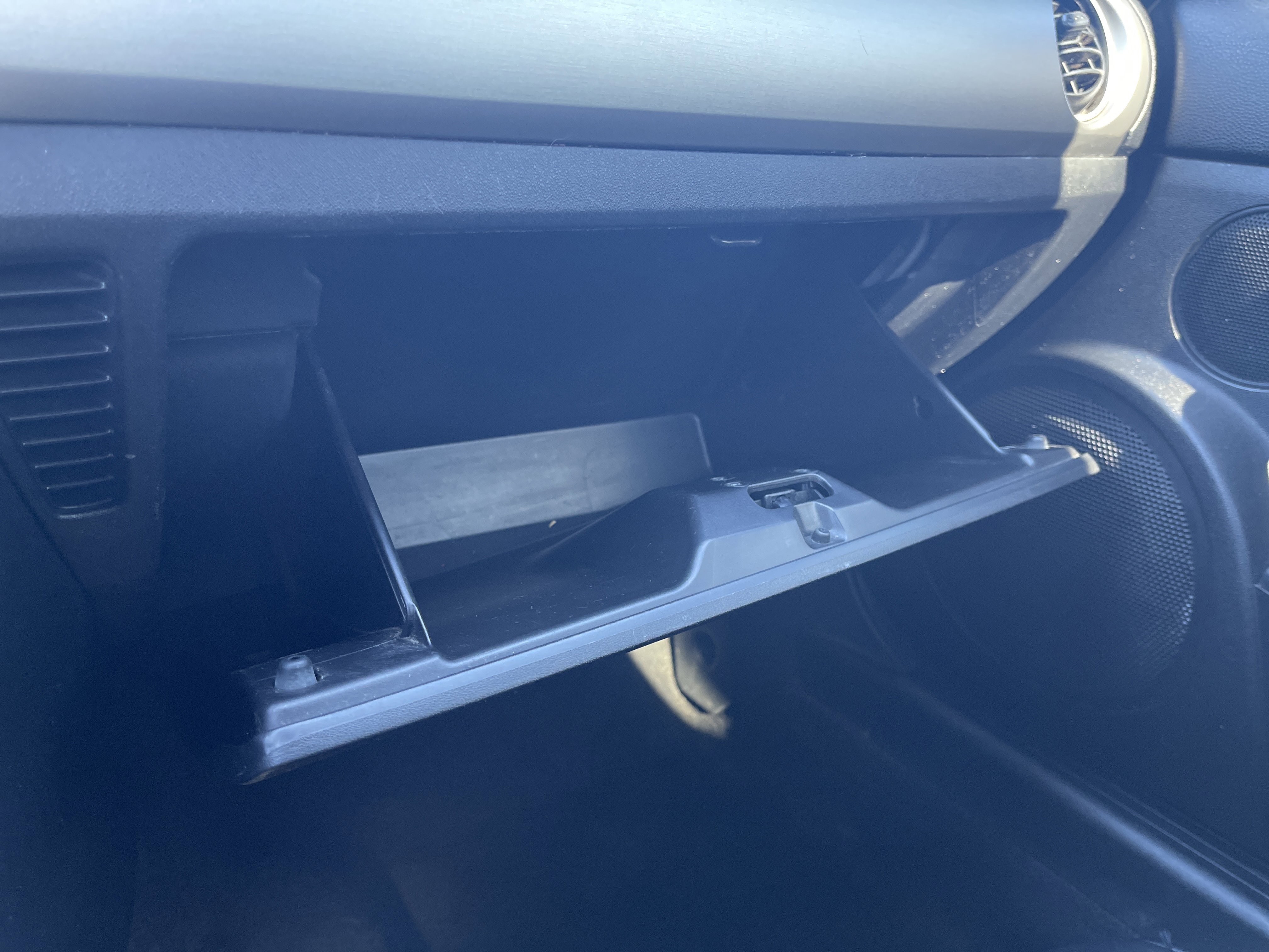 Used 2011 MAZDA MX-5 Miata Touring image 32