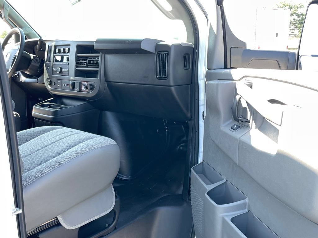 New 2025 GMC Savana 4500 w/ Power Convenience Package RWD image 33