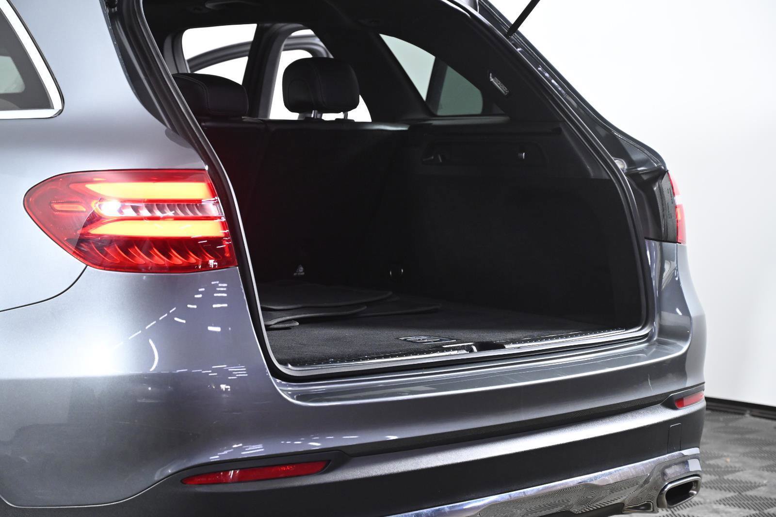 Used 2018 Mercedes-Benz GLC 300 4MATIC image 31