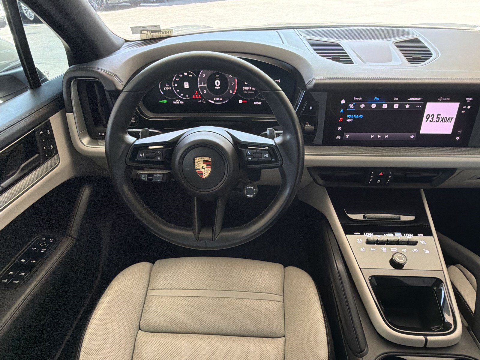 Used 2024 Porsche Cayenne AWD/4WD image 29