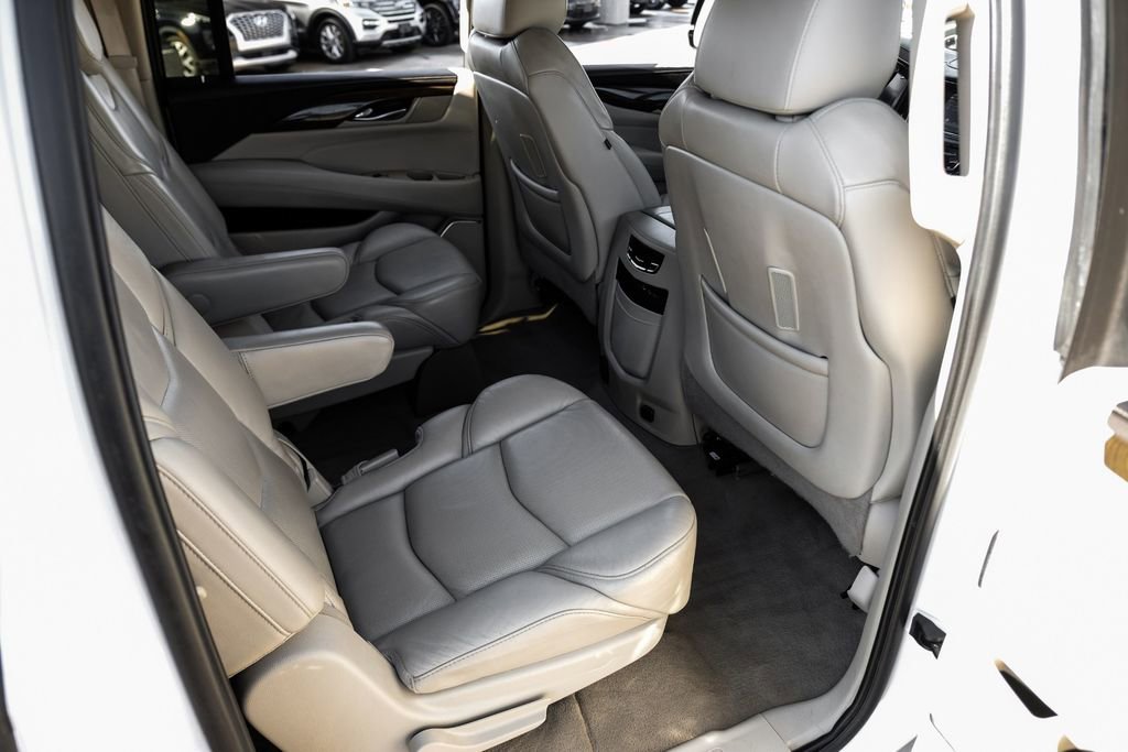 Used 2020 Cadillac Escalade ESV Premium Luxury image 38