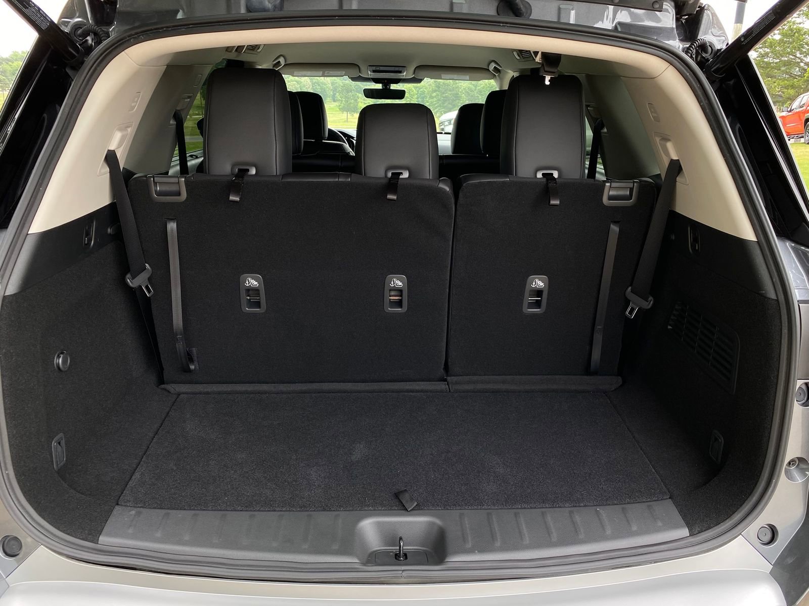 Used 2025 Nissan Pathfinder SL FWD image 32