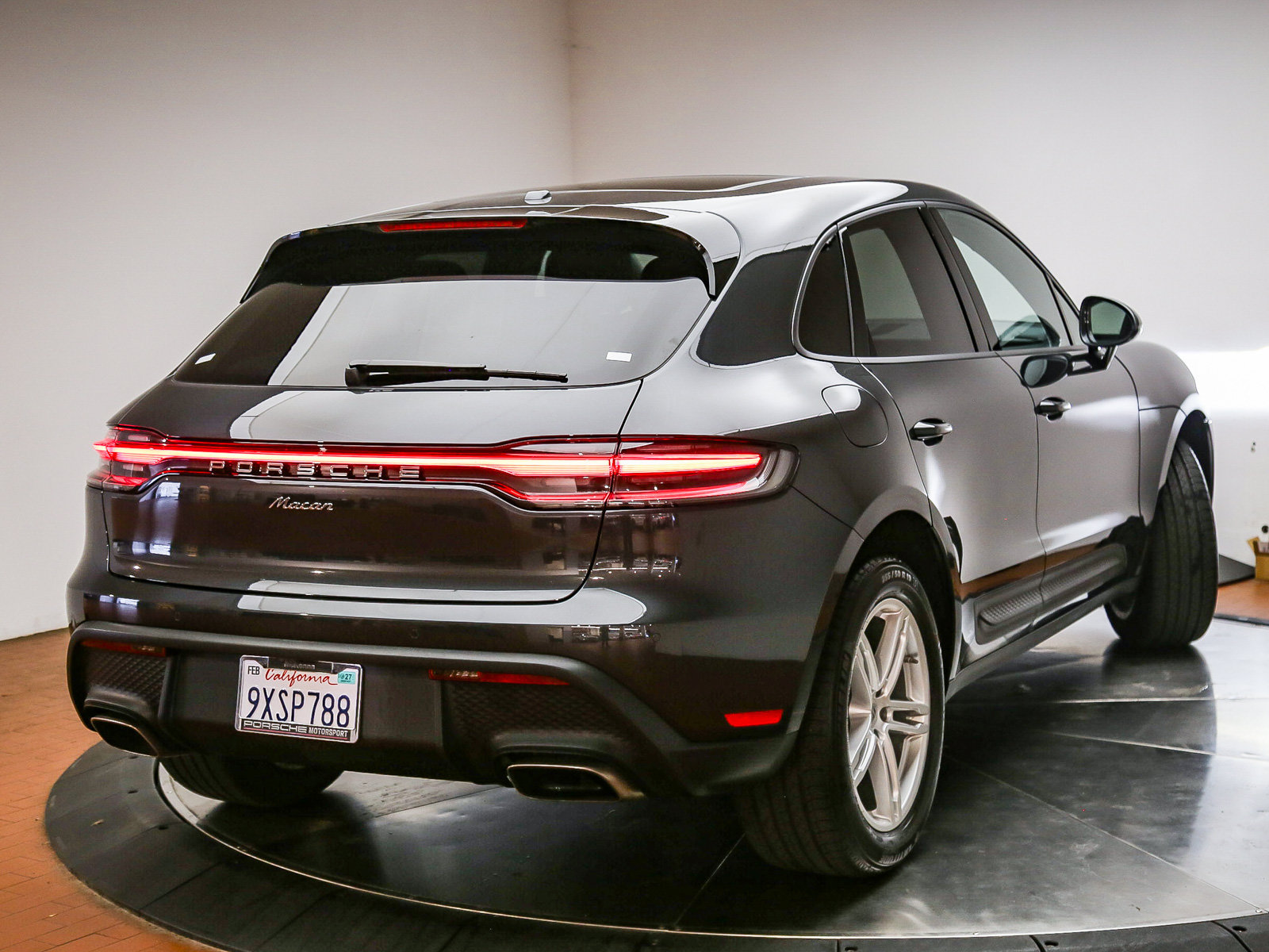Certified 2026 Porsche Macan AWD/4WD image 8
