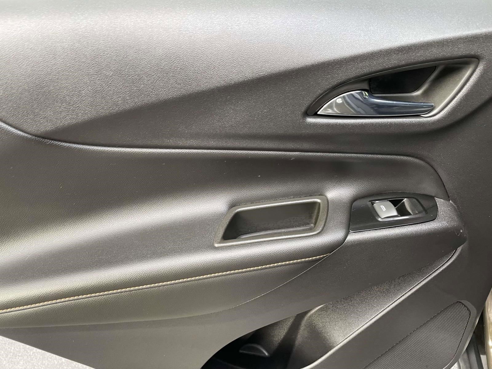 Used 2023 Chevrolet Equinox Premier image 15