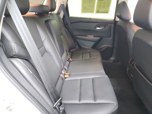 Used 2025 Nissan Rogue SL w/ Tech Package image 41