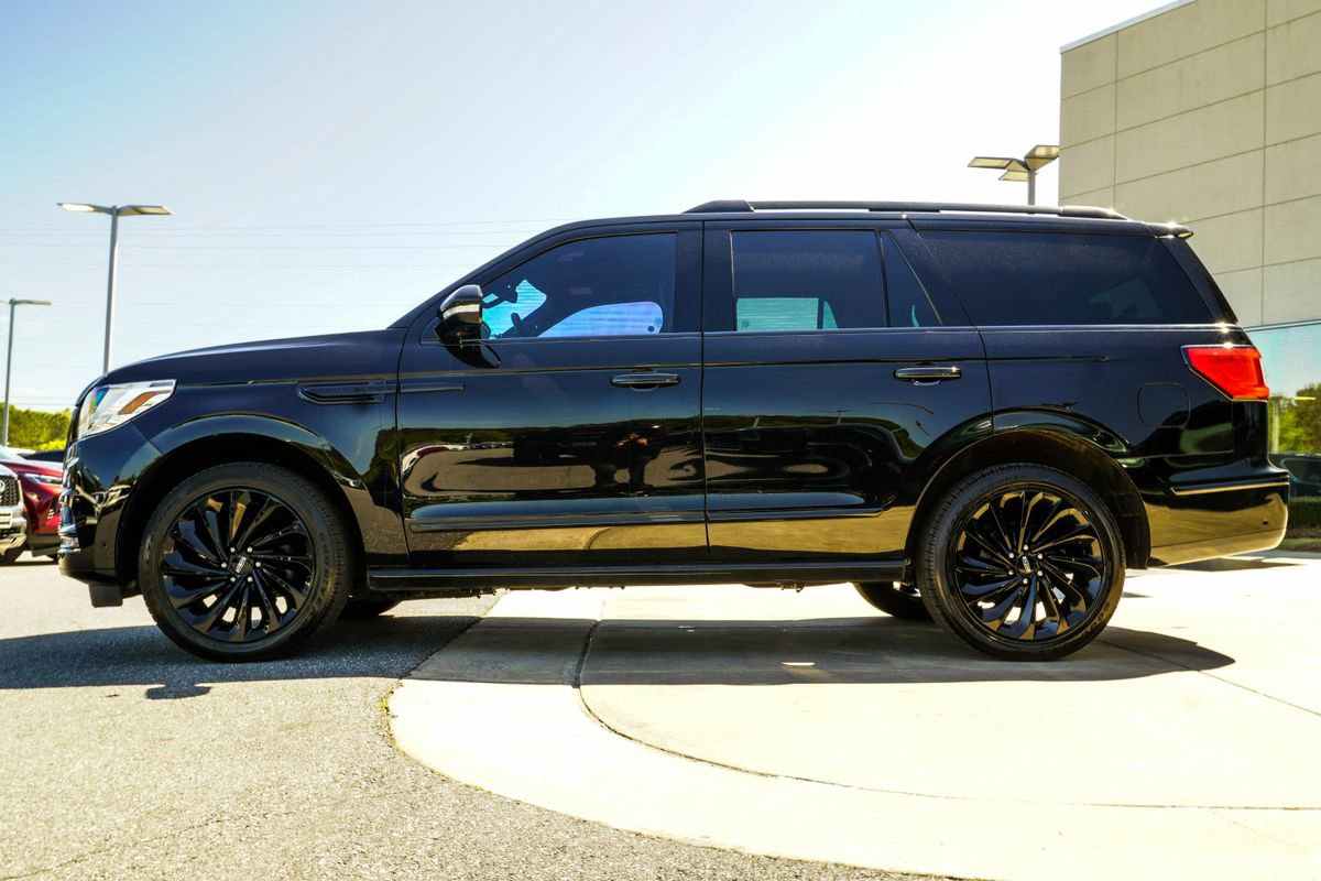 Used 2021 Lincoln Navigator Reserve AWD/4WD image 9