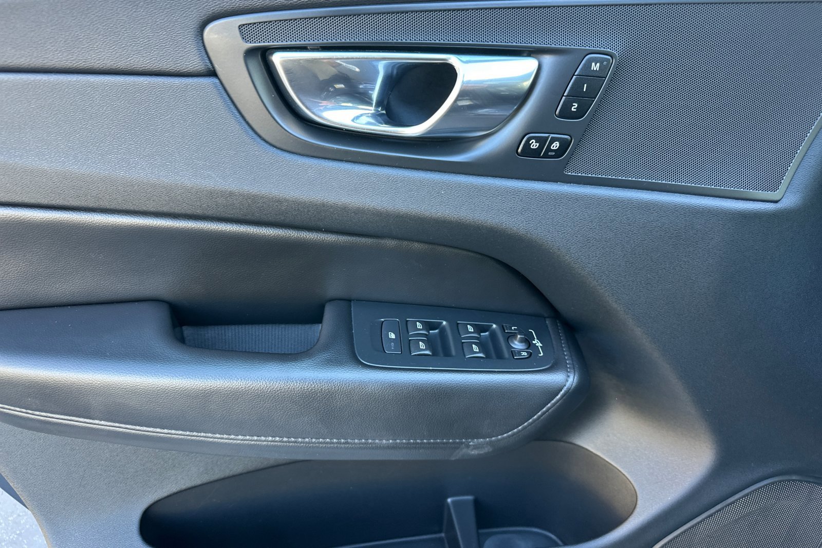 Certified 2023 Volvo XC60 B5 Core w/ Climate Package image 12