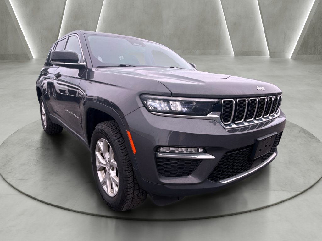 Used 2023 Jeep Grand Cherokee Limited AWD/4WD image 1