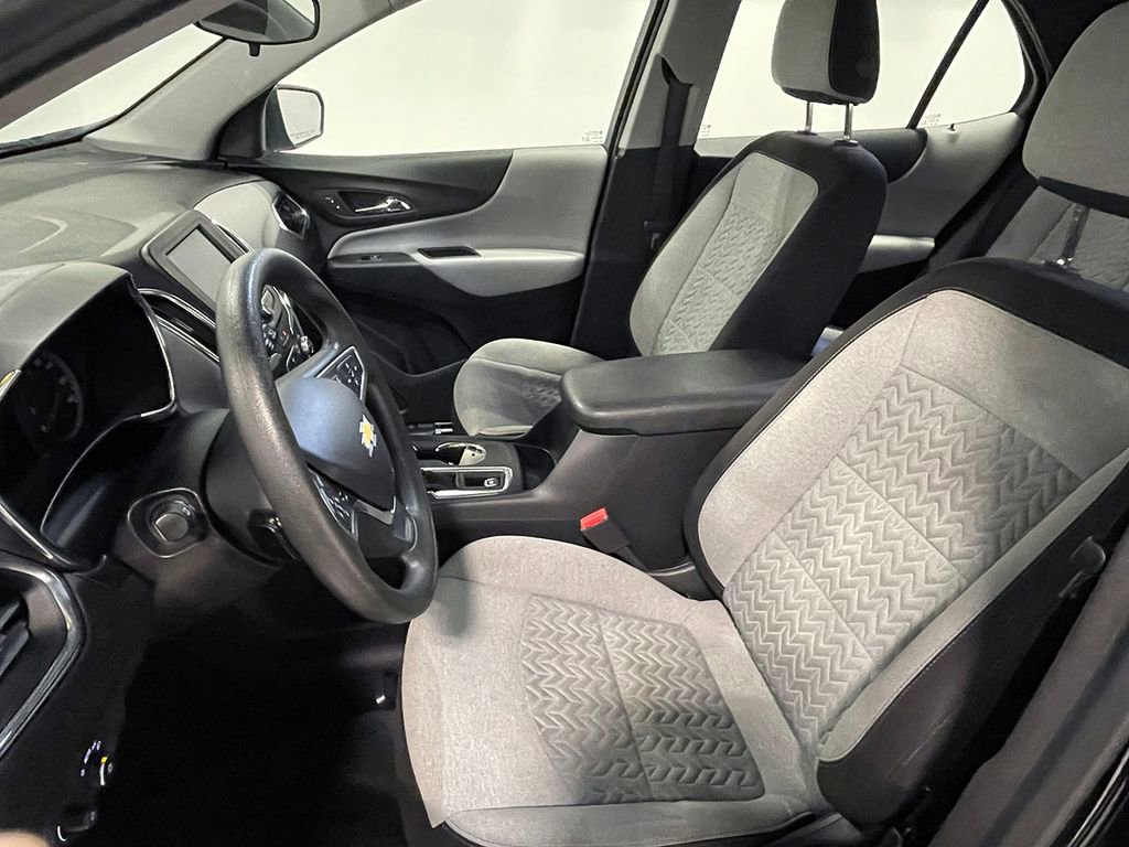Used 2023 Chevrolet Equinox LS image 3