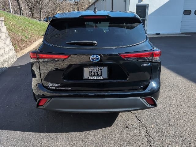 Used 2022 Toyota Highlander LE AWD/4WD image 4