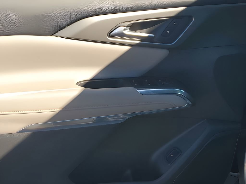 Used 2025 Chevrolet Traverse LT image 42