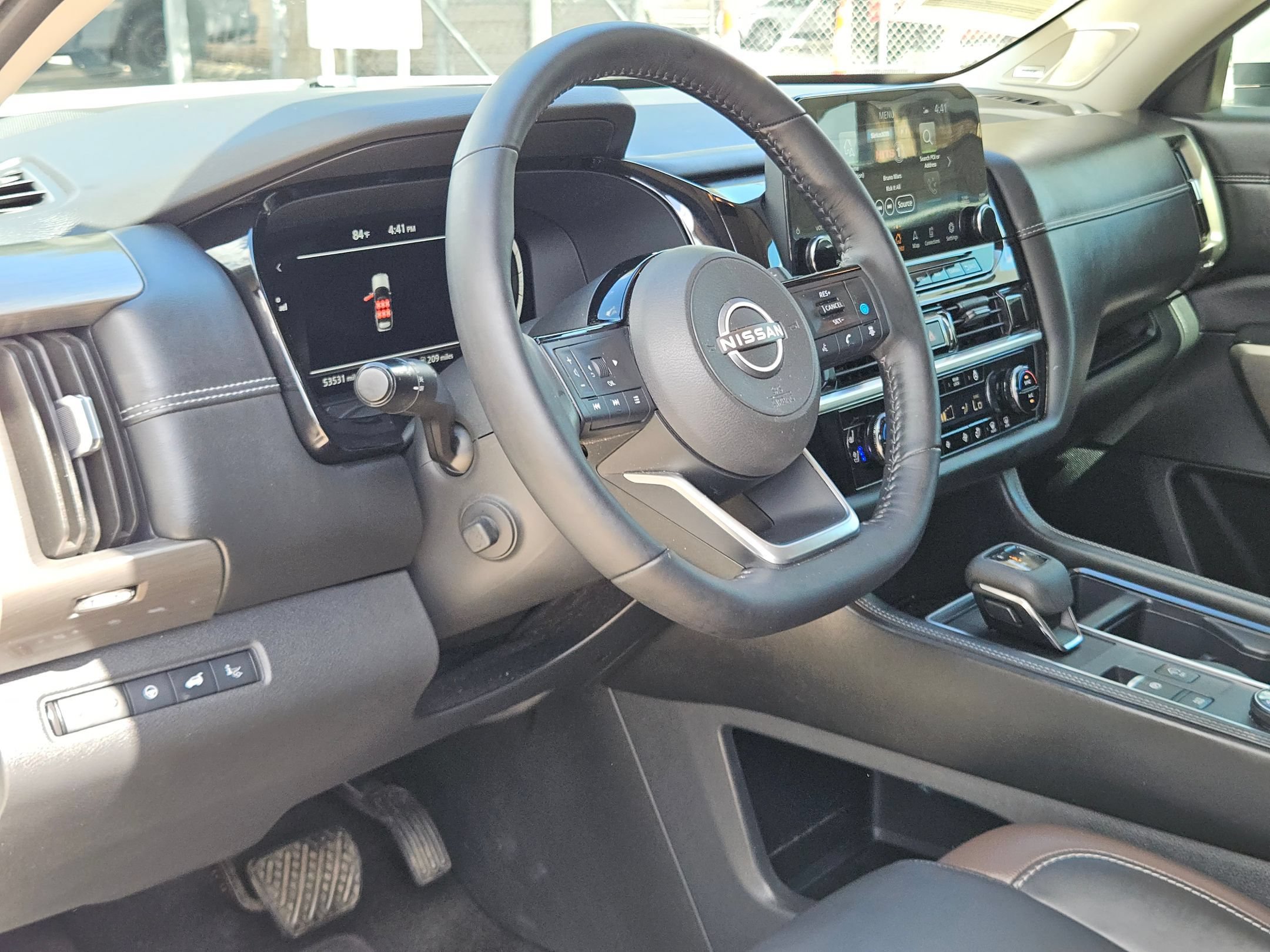 Used 2023 Nissan Pathfinder Platinum w/ Cargo Package AWD/4WD image 10