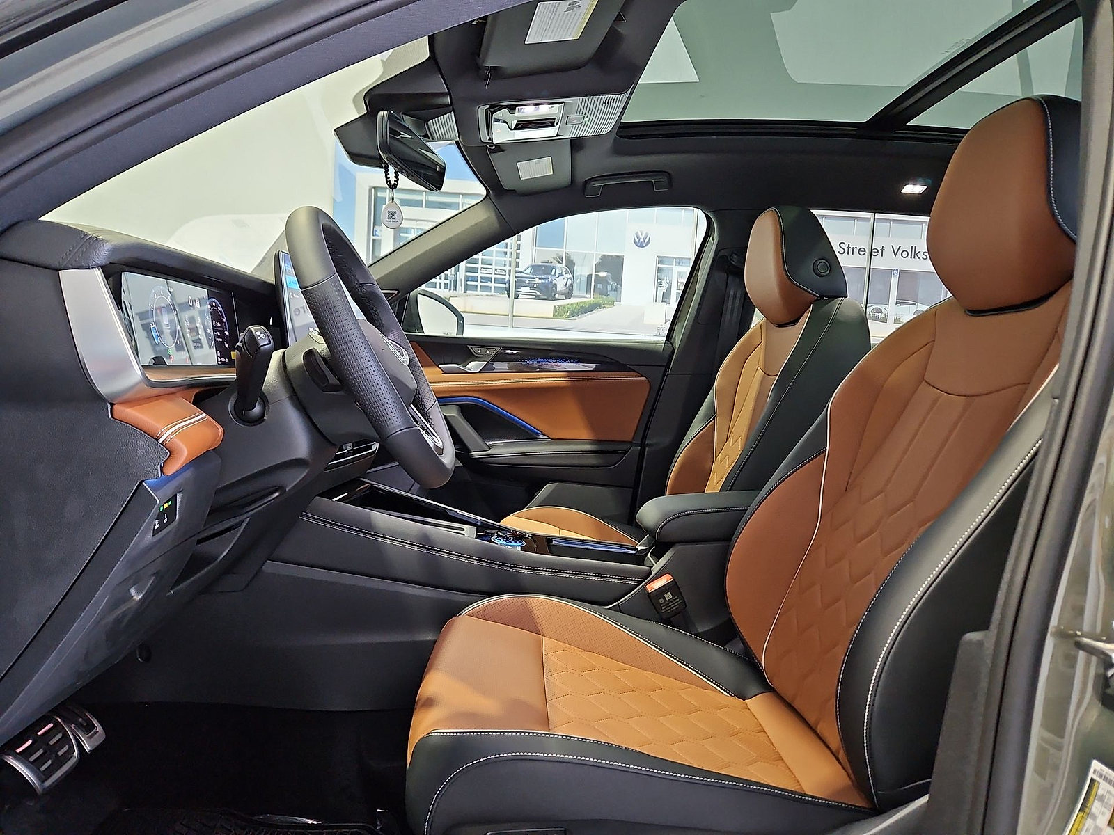 New 2026 Volkswagen Tiguan SEL R-Line AWD/4WD image 17