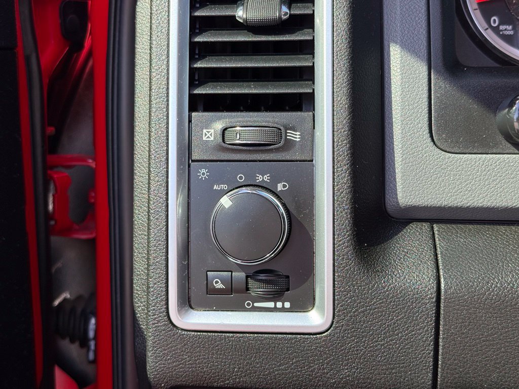 Used 2019 RAM 1500 Classic SLT RWD image 28