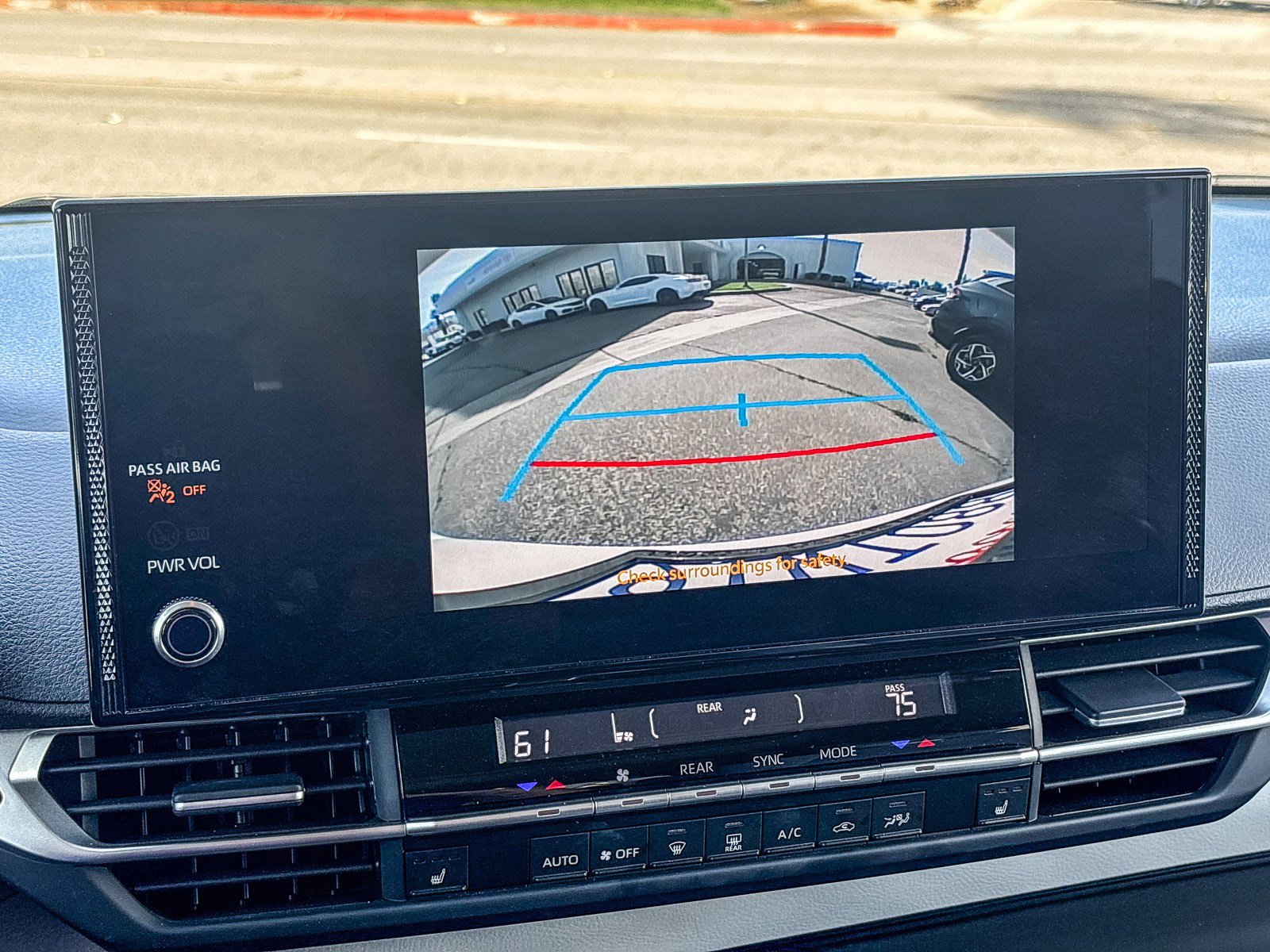 Used 2025 Toyota Sienna XLE image 26