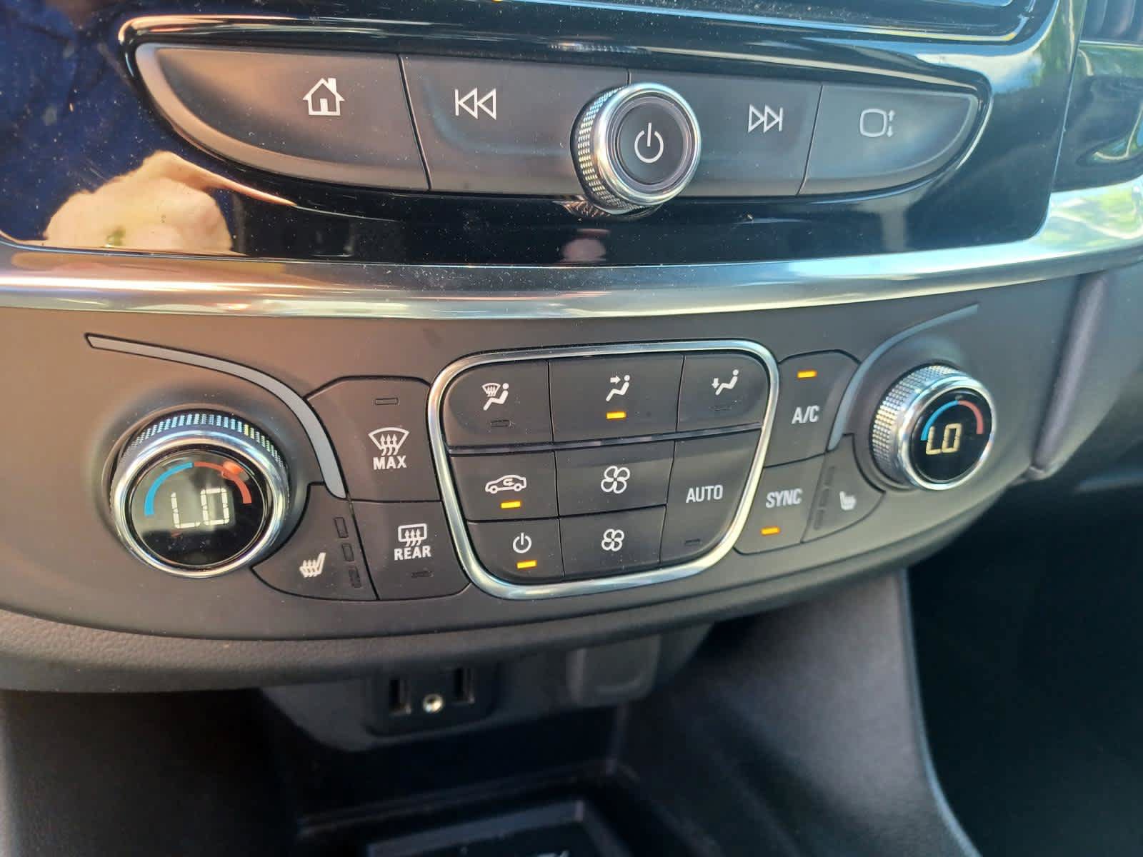 Used 2023 Chevrolet Traverse LT w/ Rear Camera Mirror Package AWD/4WD image 14