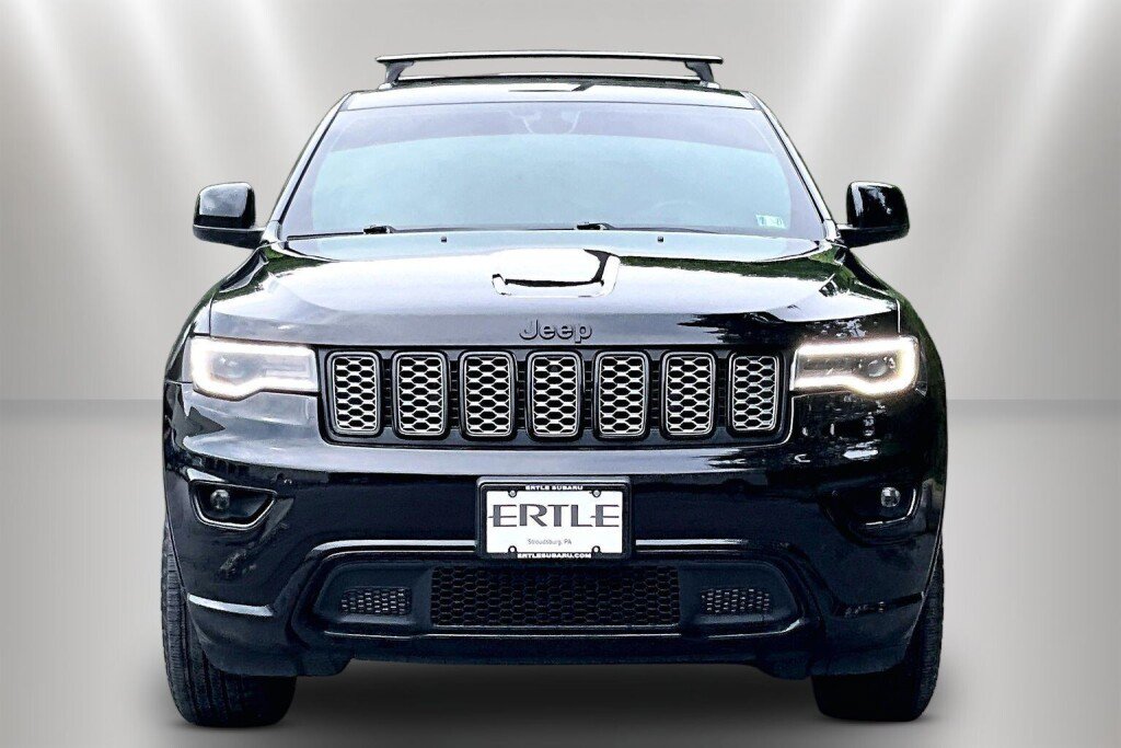 Used 2021 Jeep Grand Cherokee Laredo X AWD/4WD image 2