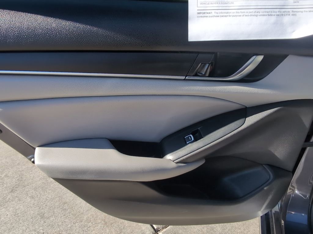 Used 2018 Honda Accord EX image 25
