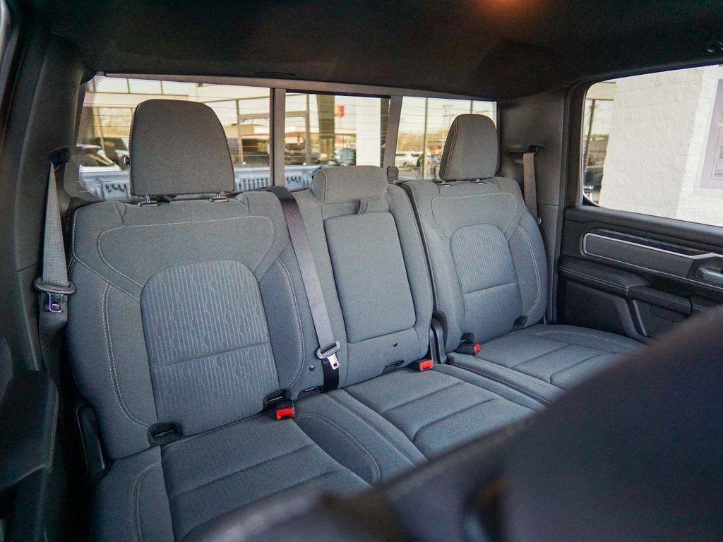 Used 2022 RAM 1500 Big Horn AWD/4WD image 32