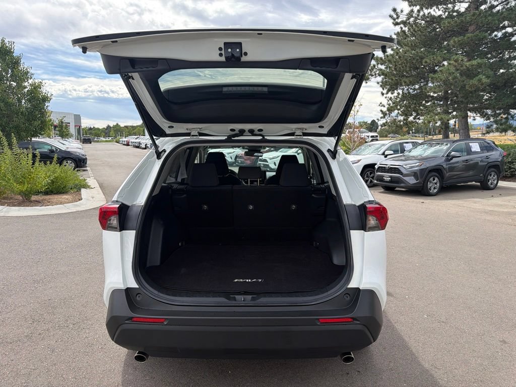 Used 2019 Toyota RAV4 LE w/ Carpet Mat Package AWD/4WD image 17
