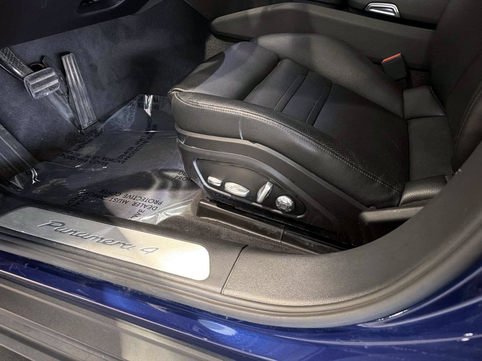 Used 2020 Porsche Panamera RWD image 18