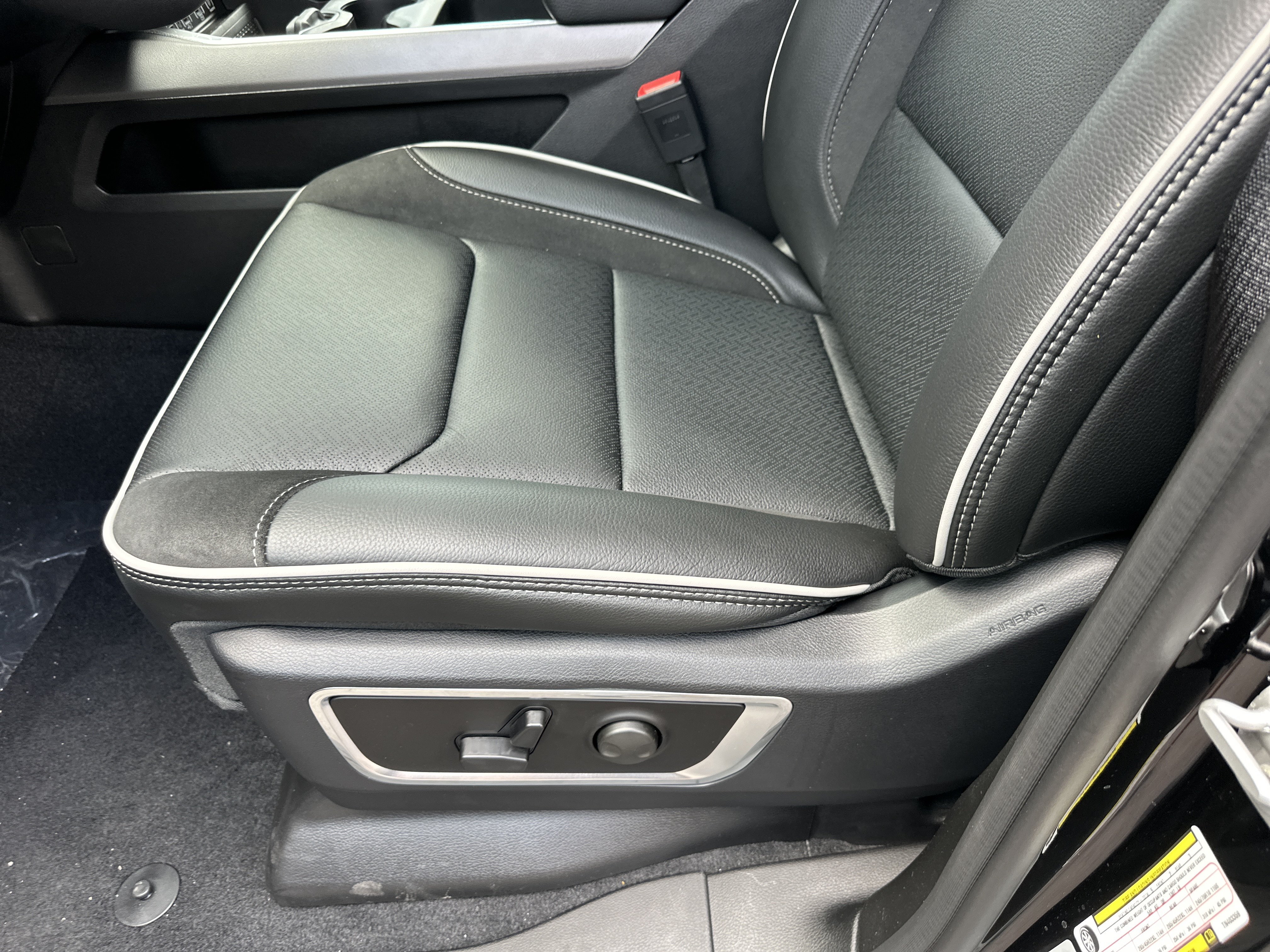 New 2026 RAM 1500 Laramie w/ Night Edition AWD/4WD image 28