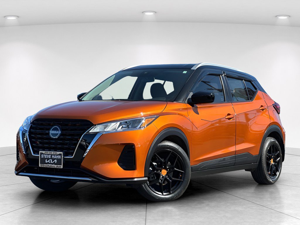 Used 2022 Nissan Kicks SV FWD image 2